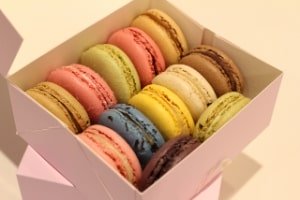 箱に入ったマカロン