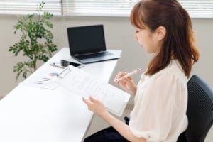 経理の女性
