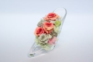 ガラスの靴に入った花